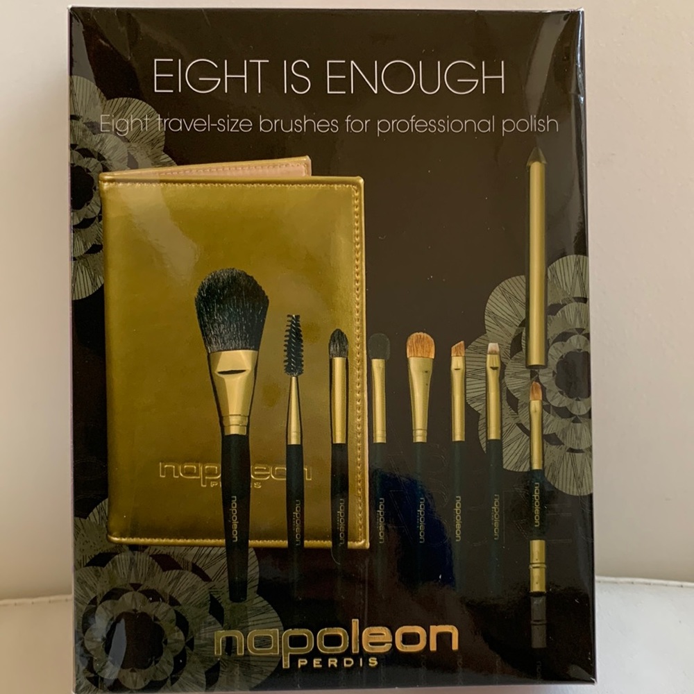 Napoleon Perdis travel size 8 piece brushes set